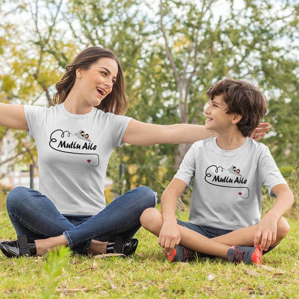 Mutlu Aile Temalı Anne Erkek Çocuk Tişört Kombini
