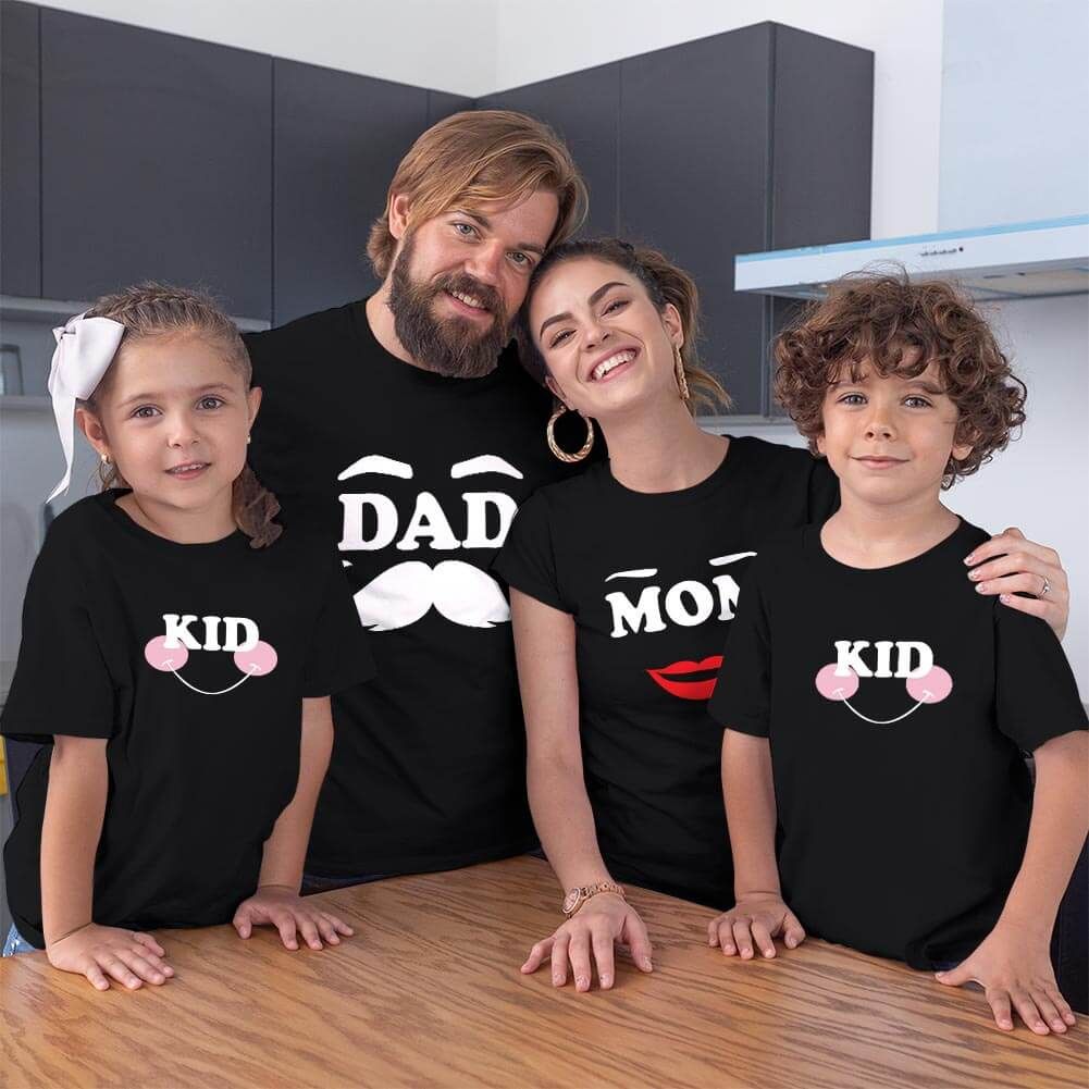 Mom Dad and Kids Aile Tişört Kombini