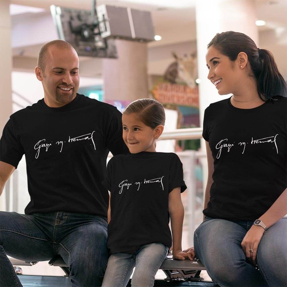 Mustafa Kemal Atatürk İmzalı Anne Baba ve Kız Çocuk Tişört Kombini