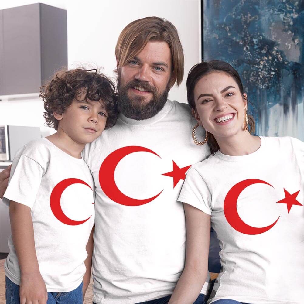 Ay Yıldız Anne Baba ve Erkek Çocuk Tişört Kombini (1)