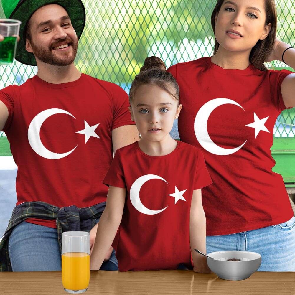 Ay Yıldız Anne Baba ve Kız Çocuk Tişört Kombini