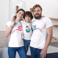 Büyüyen Sevgi Temalı Anne Baba ve Erkek Çocuk Tişört Kombini - 5